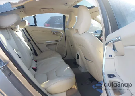 2015 Volvo S60 T5 Premier z USA, uszkodzony, nr VIN YV140MFBXF1306010